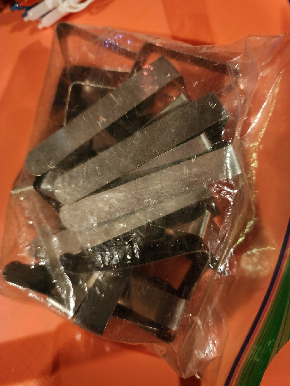 Picnic Cloth Table Clips - Picture 2 of 2